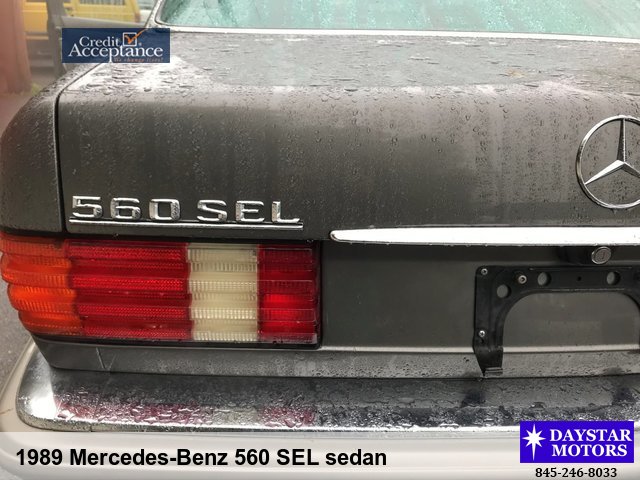 1989 Mercedes-Benz 560 SEL sedan
